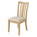 Silla de roble con asiento de tela beige